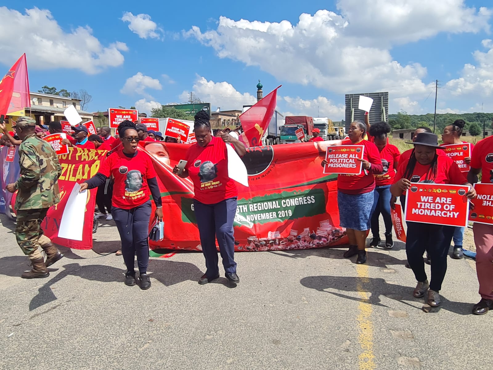 NEHAWU Border Blockade At Oshoek Boarder Post In Solidarity With The People Of Swaziland 